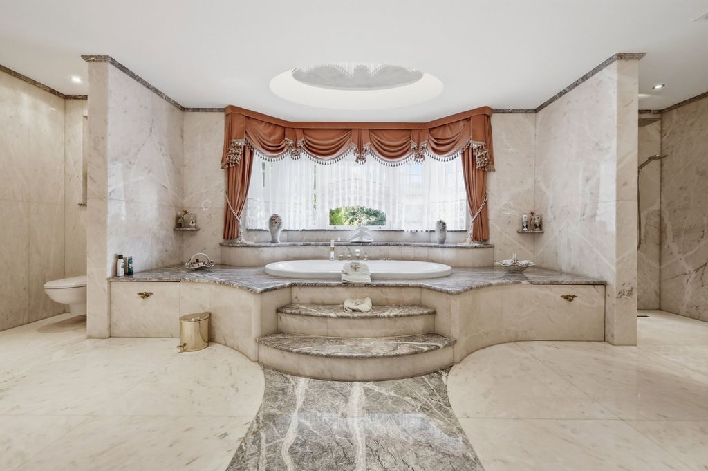 Additional image 32 of 5 bed detached house for saleWambrook Close, Hutton Mount, Brentwood CM13
