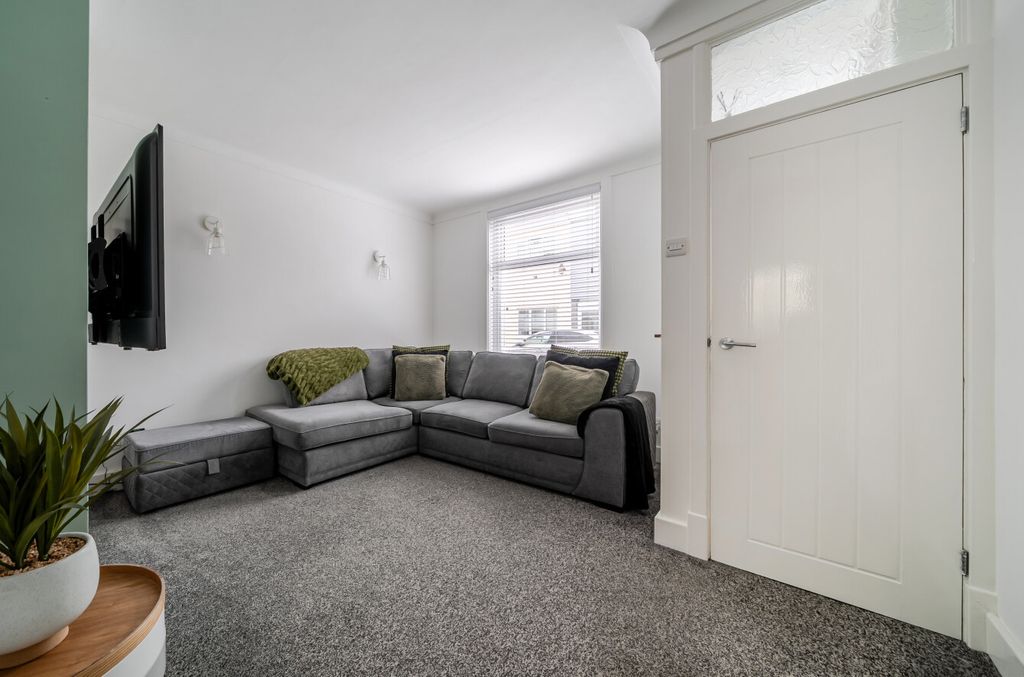 Property photo 3 of 12 1458618-9-6A03630...