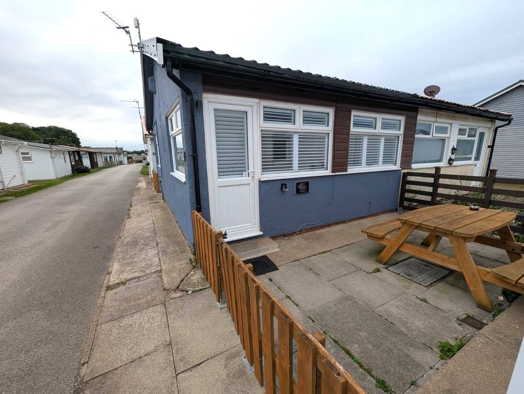 Property photo 1 of 11 2 Bedroom Semi-Detached Holiday Chalet.  Fully Furnished With All Contents Included