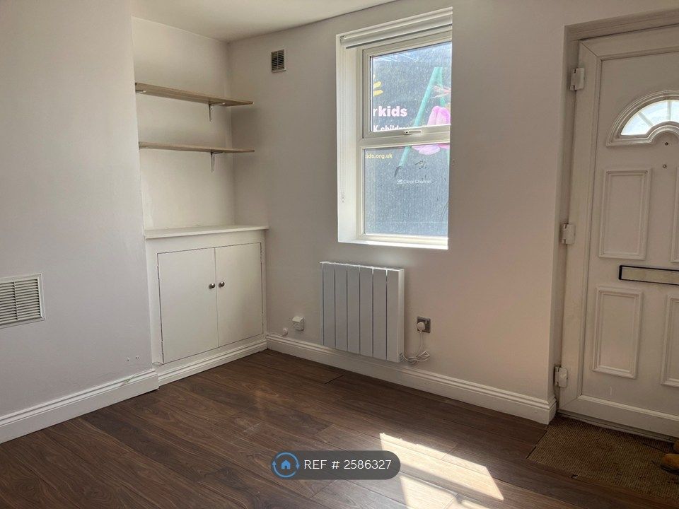 Property photo 2 of 8