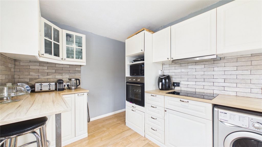 Additional image 7 of 2 bed flat for saleLightwater, Surrey GU18