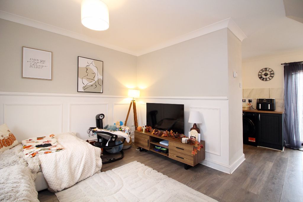 Property photo 2 of 12 Lounge