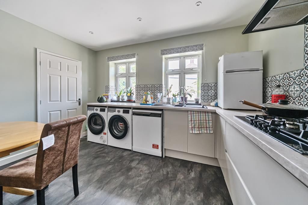 Property photo 3 of 25 Kitchen