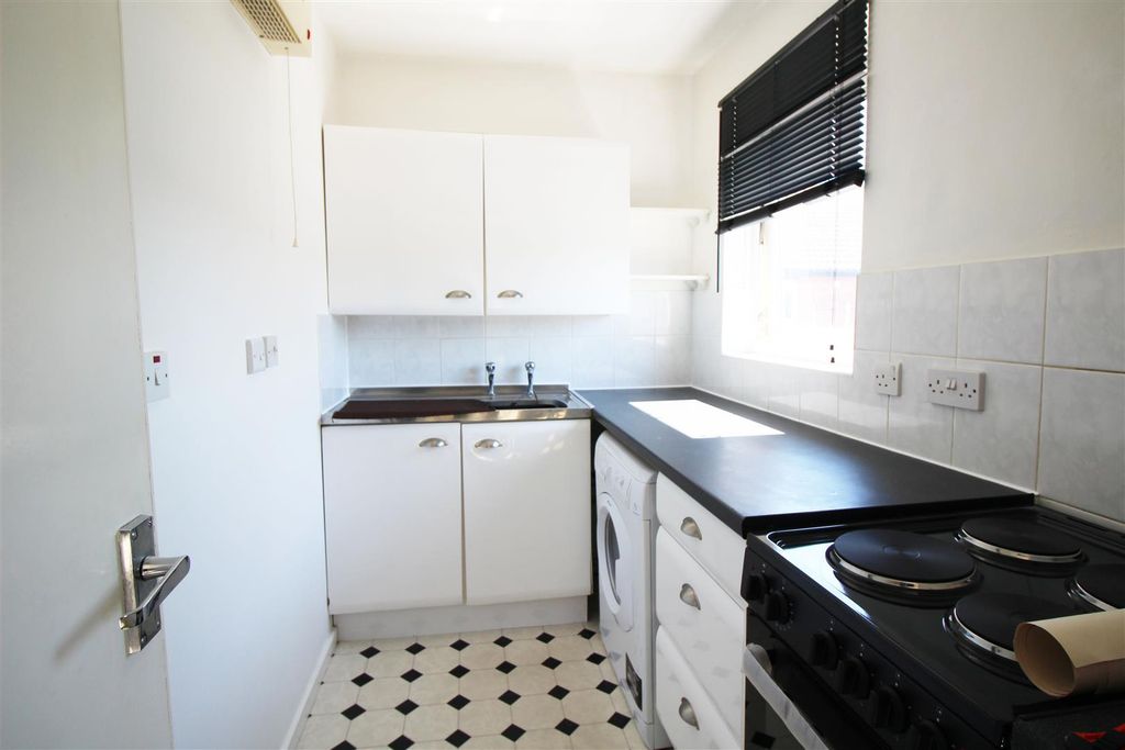 Property photo 2 of 4 Kitchen.Jpg