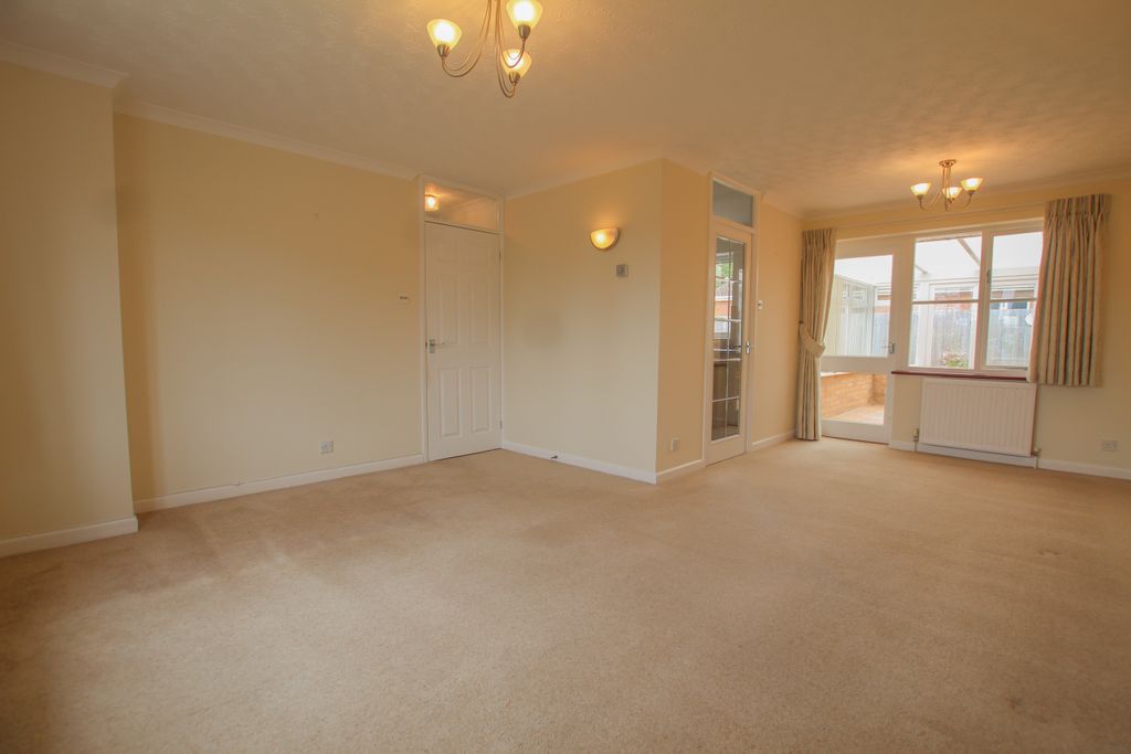 Property photo 3 of 14 Living Room