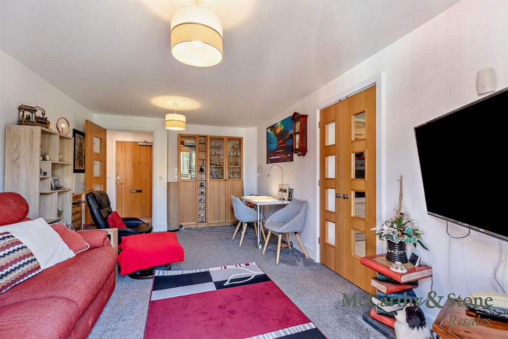 Property photo 3 of 17 8705879-Interior11-800.Jpg