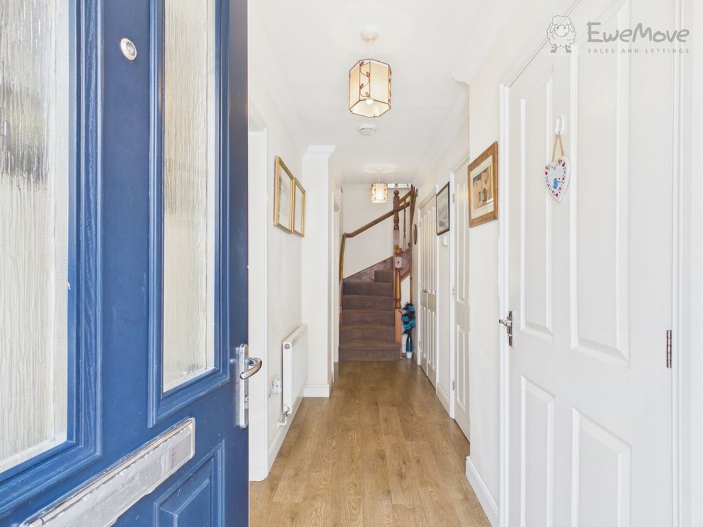 Property photo 2 of 19 Ewemove Tiverton - Woodland Close