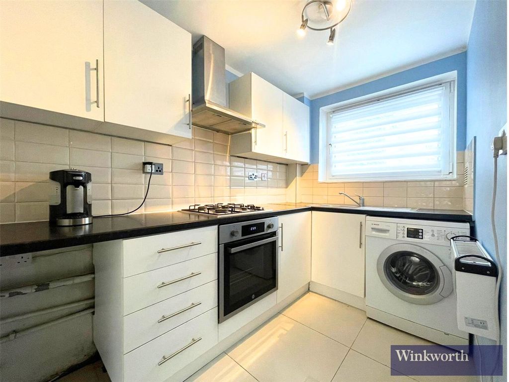 Property photo 3 of 6 Kitchen