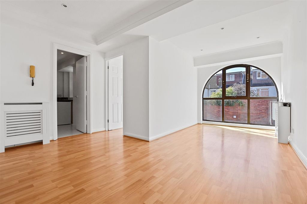 Property photo 1 of 6 Fca3B487-F31F-4178-B4d5-287B6d8d2561Rhmsr - 21 Add