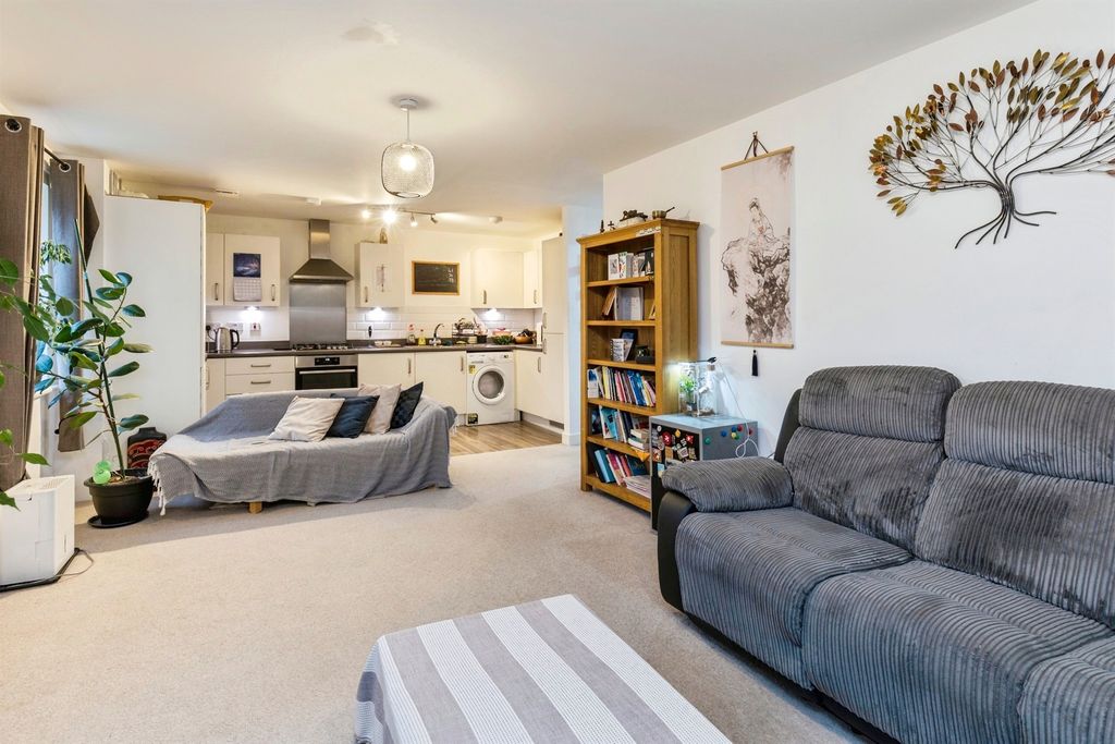 Property photo 3 of 18