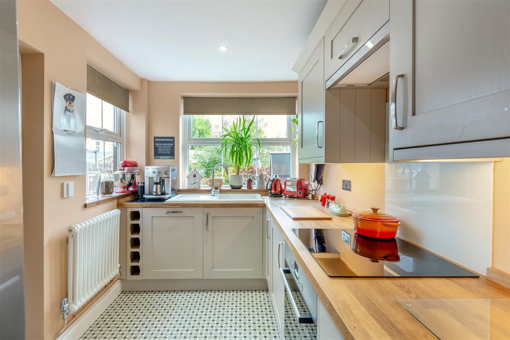 Property photo 3 of 19 8667071-Interior01.Jpg