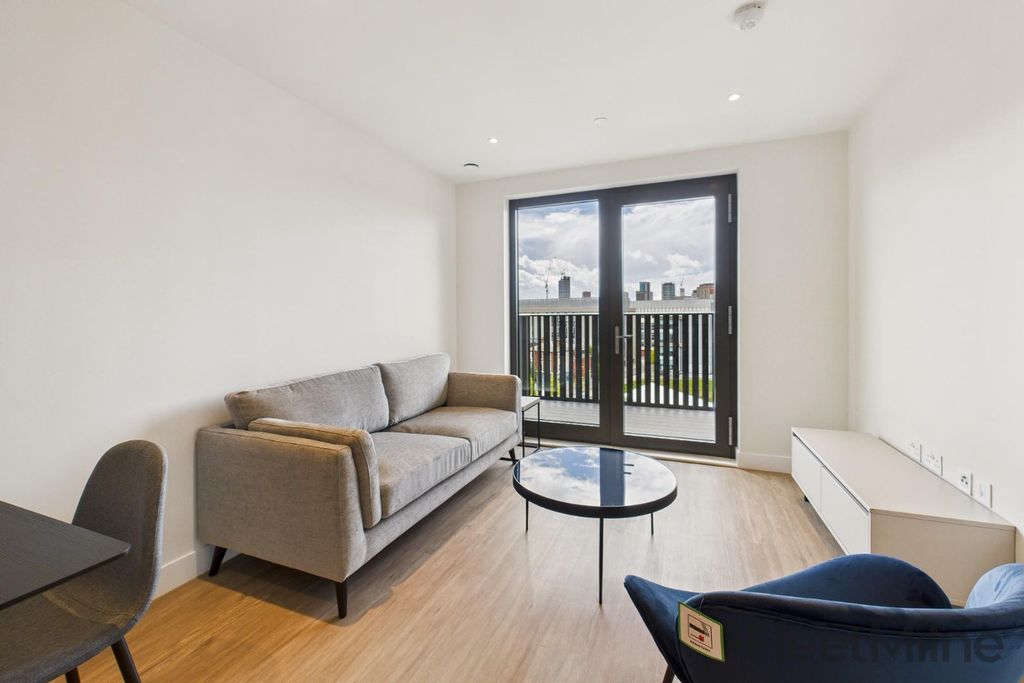 Property photo 1 of 17 Lounge/Dining Room