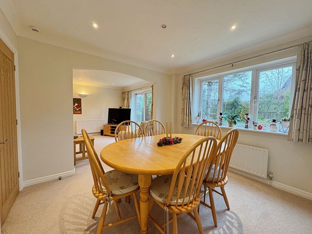 Property photo 3 of 28 Dining Xmas