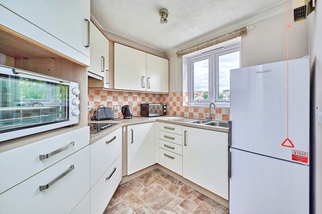 Property photo 2 of 11 Kitchen