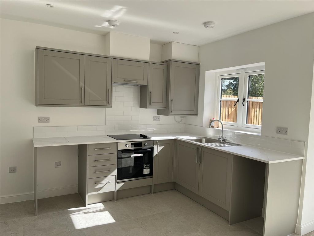 Property photo 3 of 12 3 Bedroom Kitchen (2).Jpeg