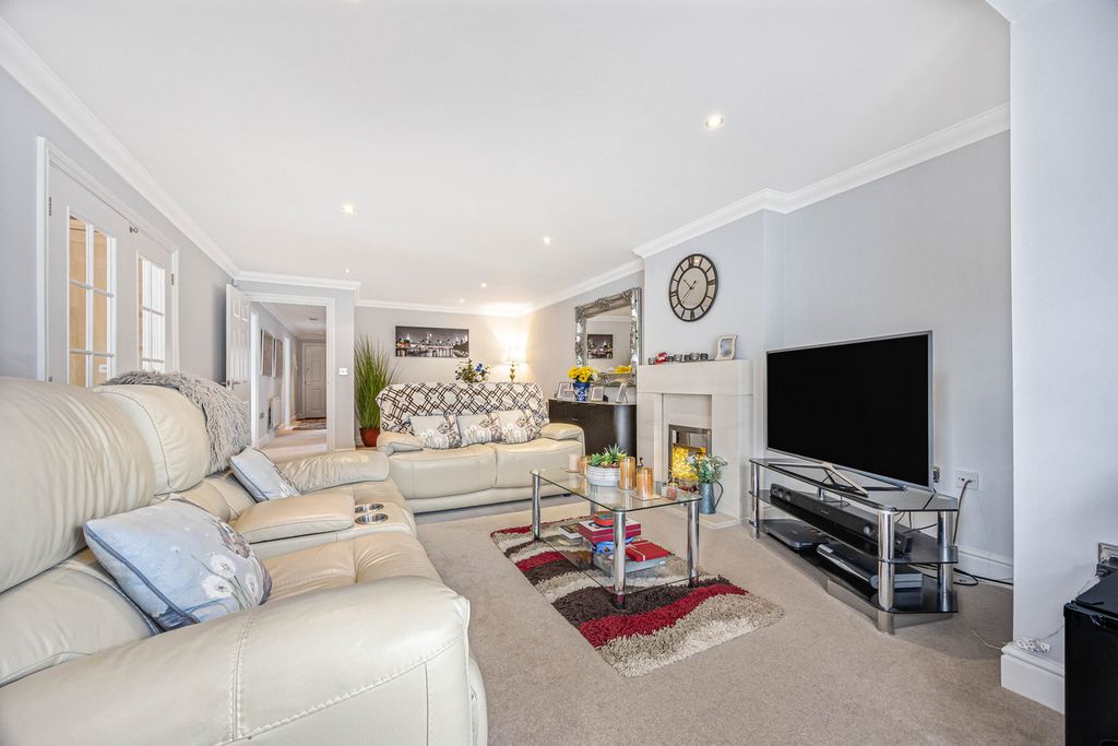 Property photo 3 of 16