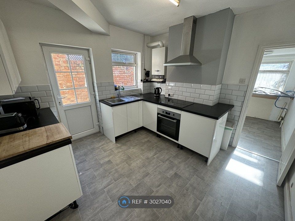 Property photo 3 of 5 Kitchen