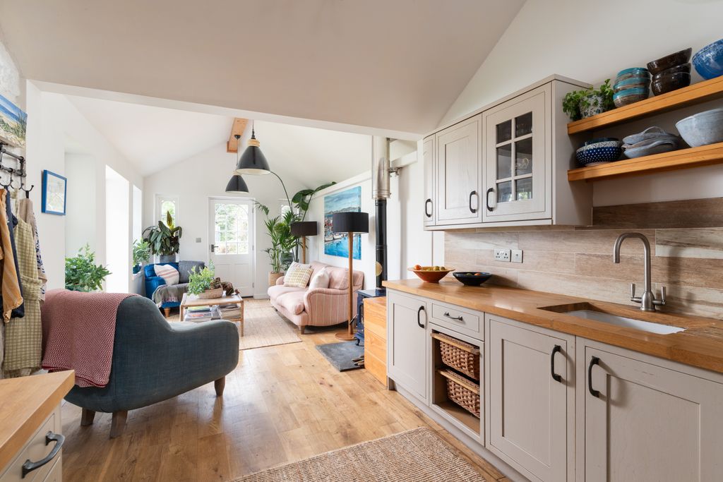 Property photo 2 of 35 Gallery