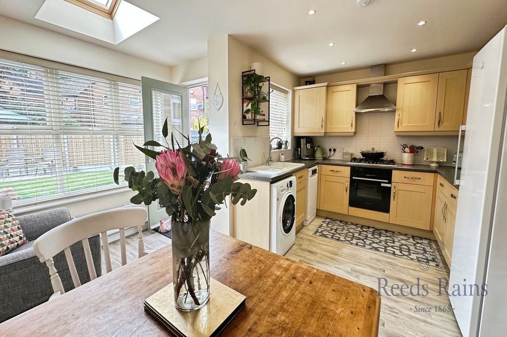 Property photo 2 of 14 Kitchen Diner