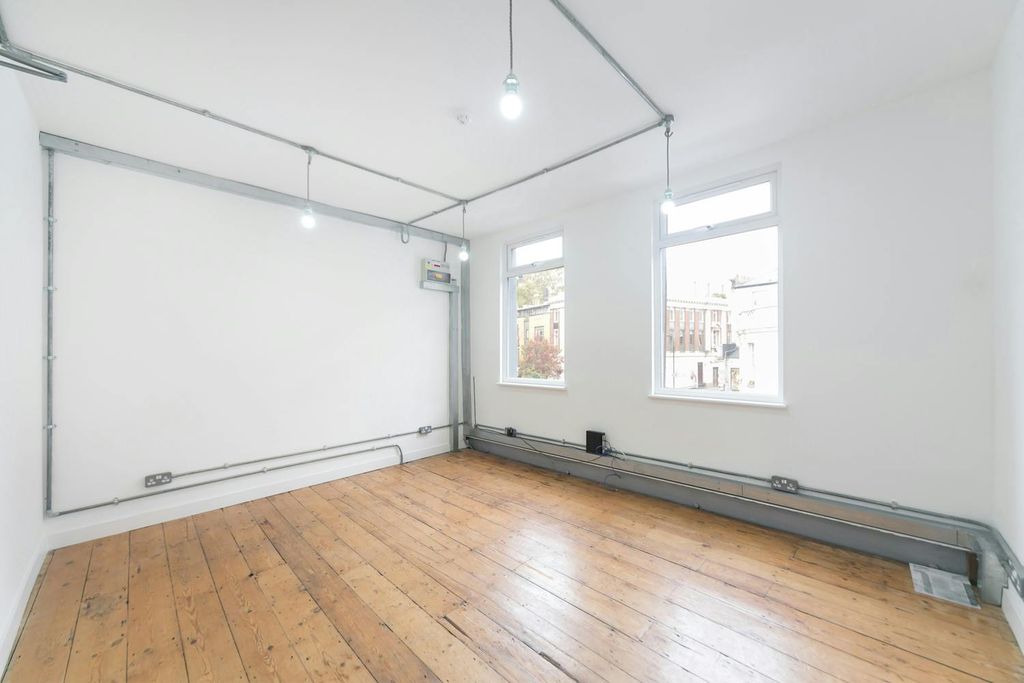 Property photo 1 of 5 372Oldstreetshoreditchofficestudiotolet1Stfrontinternal2Dominionlondon.Jpg