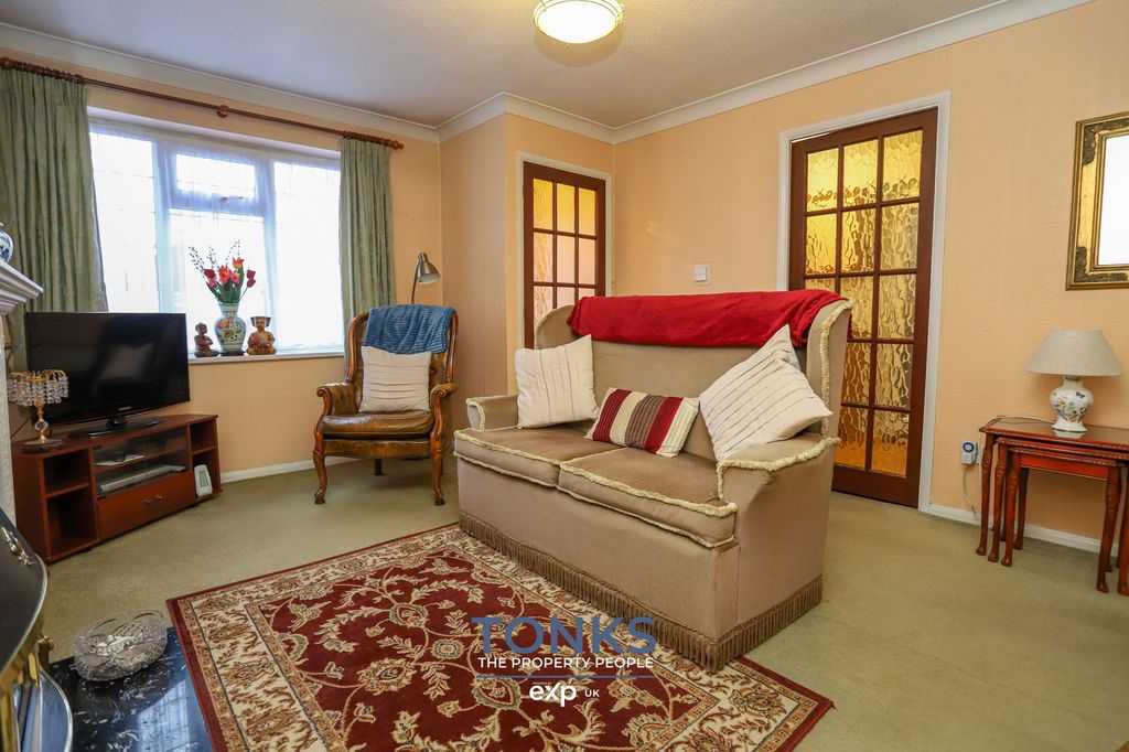Property photo 2 of 11
