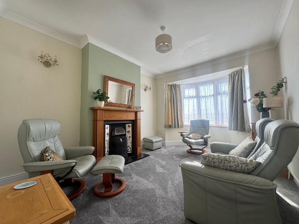 Property photo 2 of 12 Image