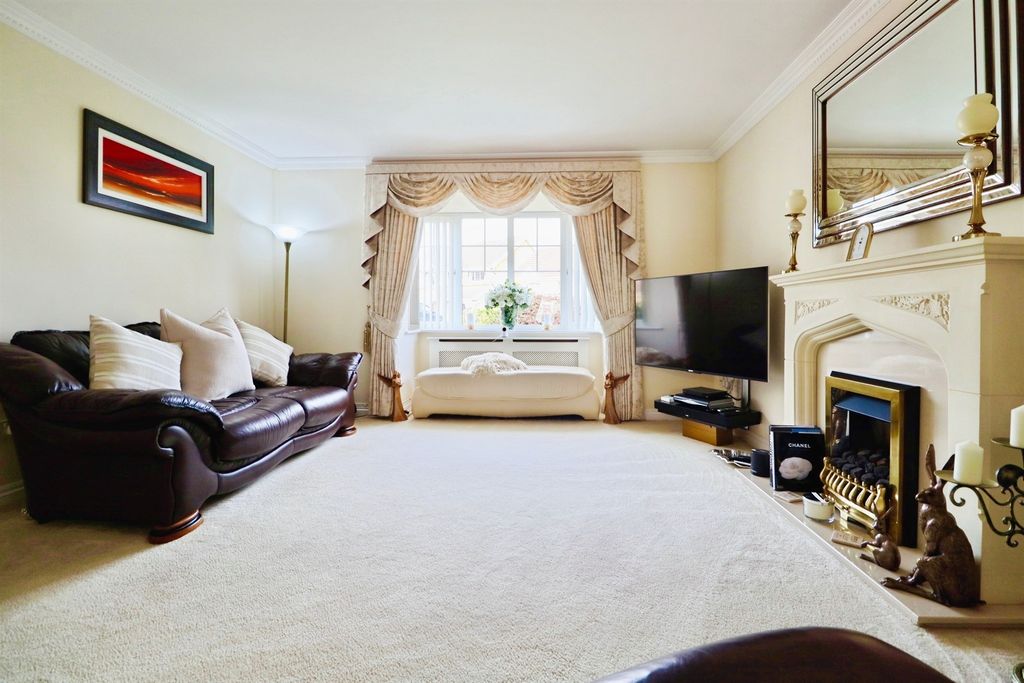Property photo 3 of 33