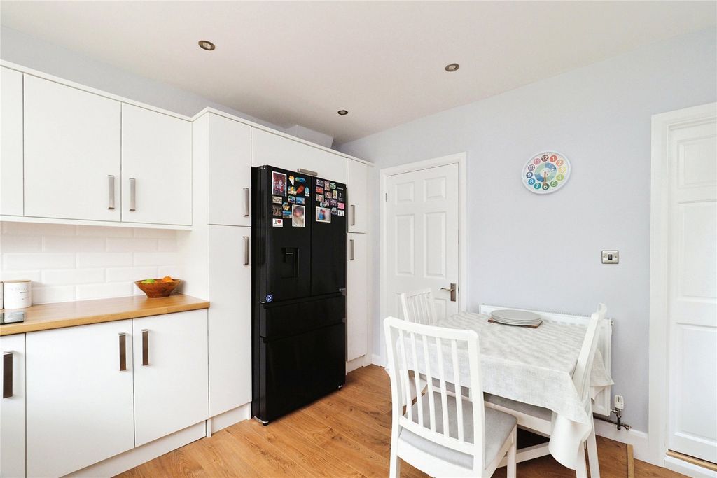 Property photo 3 of 17 Kitchen