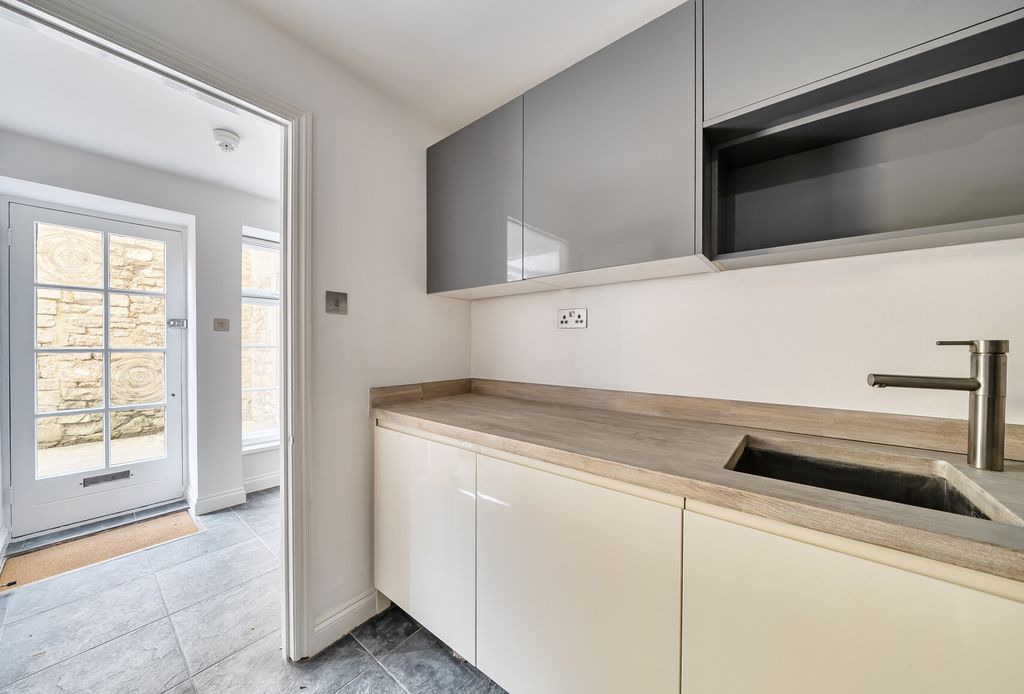 Property photo 3 of 11 1422271-2-69B947F...