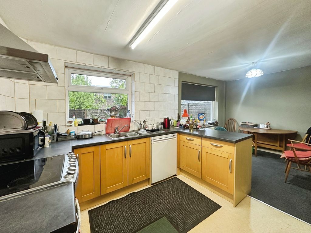 Property photo 3 of 17 Photo 6