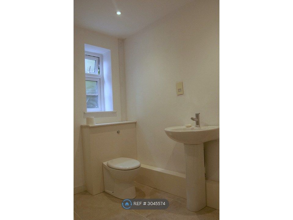 Property photo 3 of 7 Bathroom