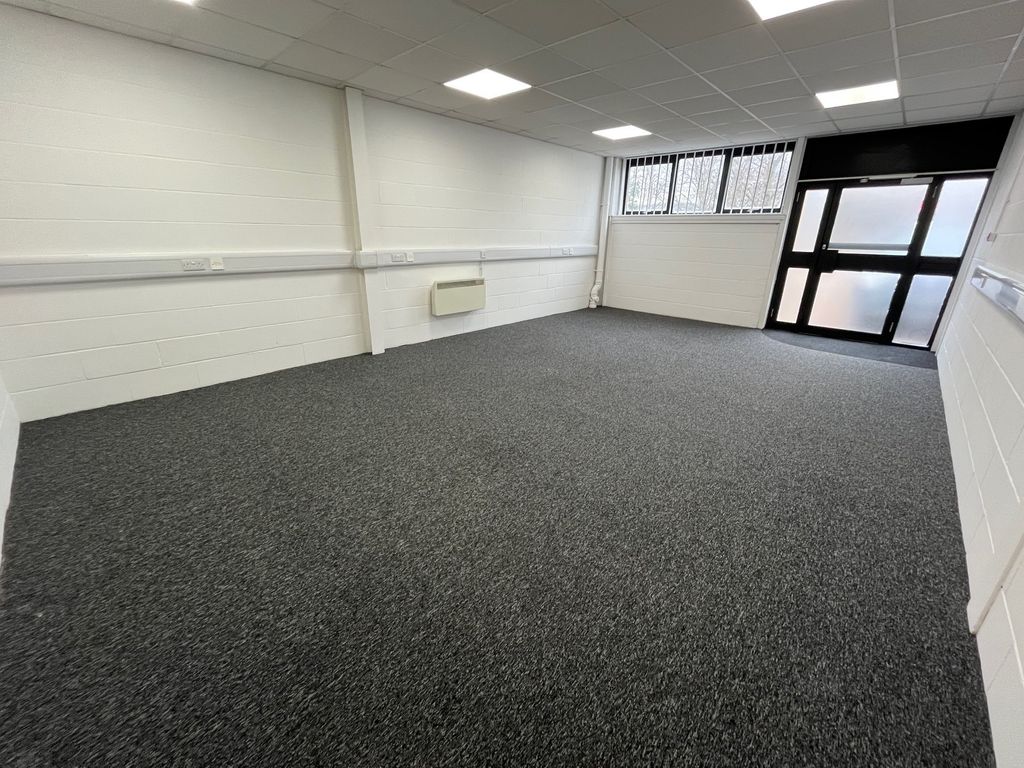 Property photo 3 of 11 B9 Available To Let