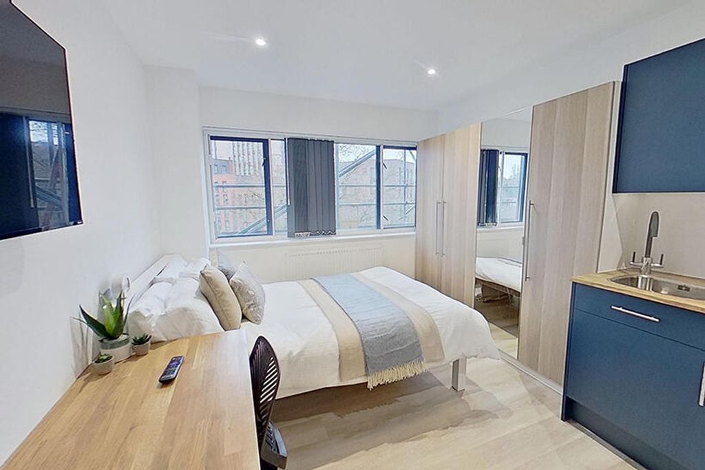 Property photo 2 of 8 Cozy And Modern Double Bedroom Featuring Ample Nat...