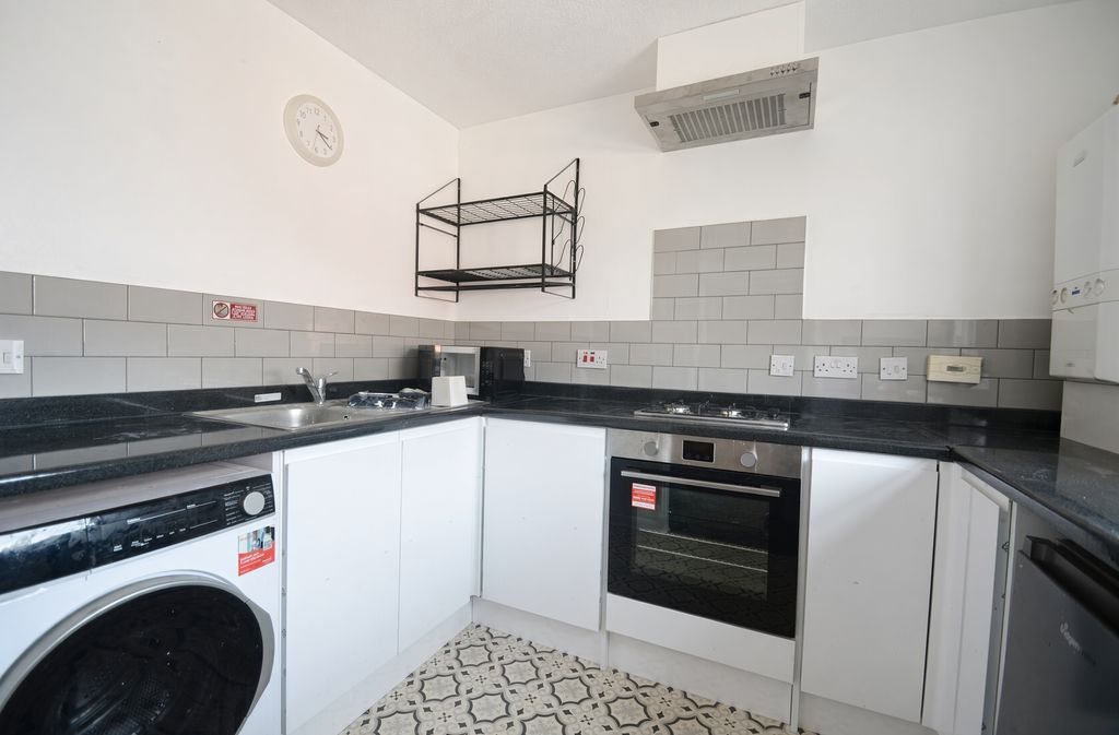 Property photo 2 of 5 8U4Jm