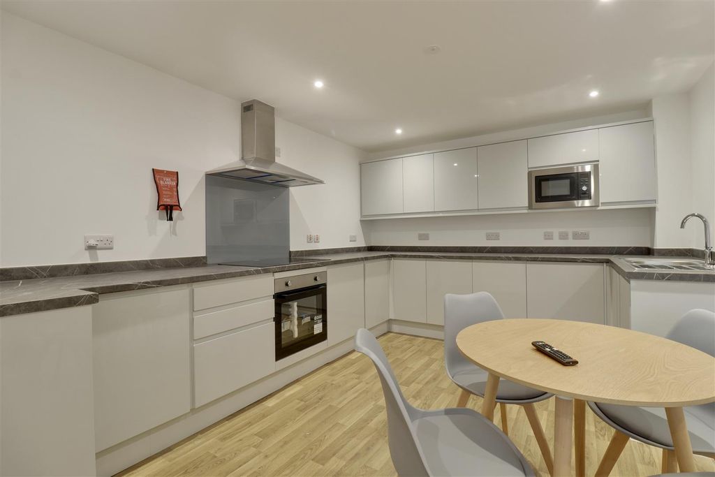 Property photo 2 of 15 1C0E95D9-B789-4733-A0E6-C9221Fcb2D61_1_201_A.Jpeg