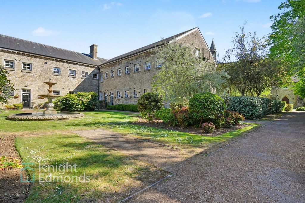 Property photo 1 of 16 Gardens
