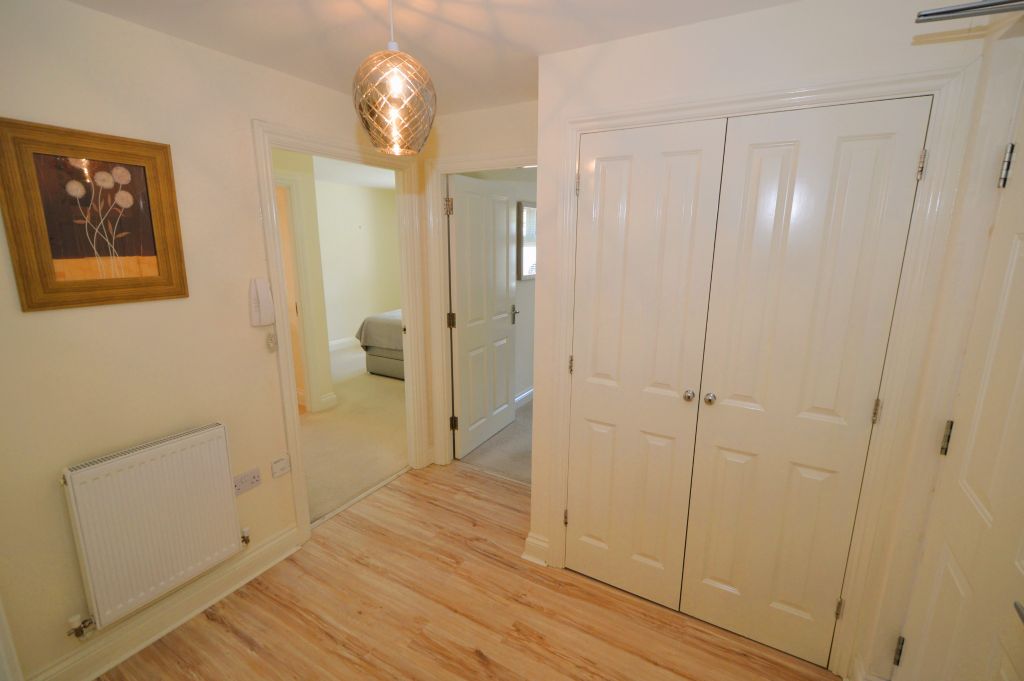 Property photo 3 of 14 Entrance Hall