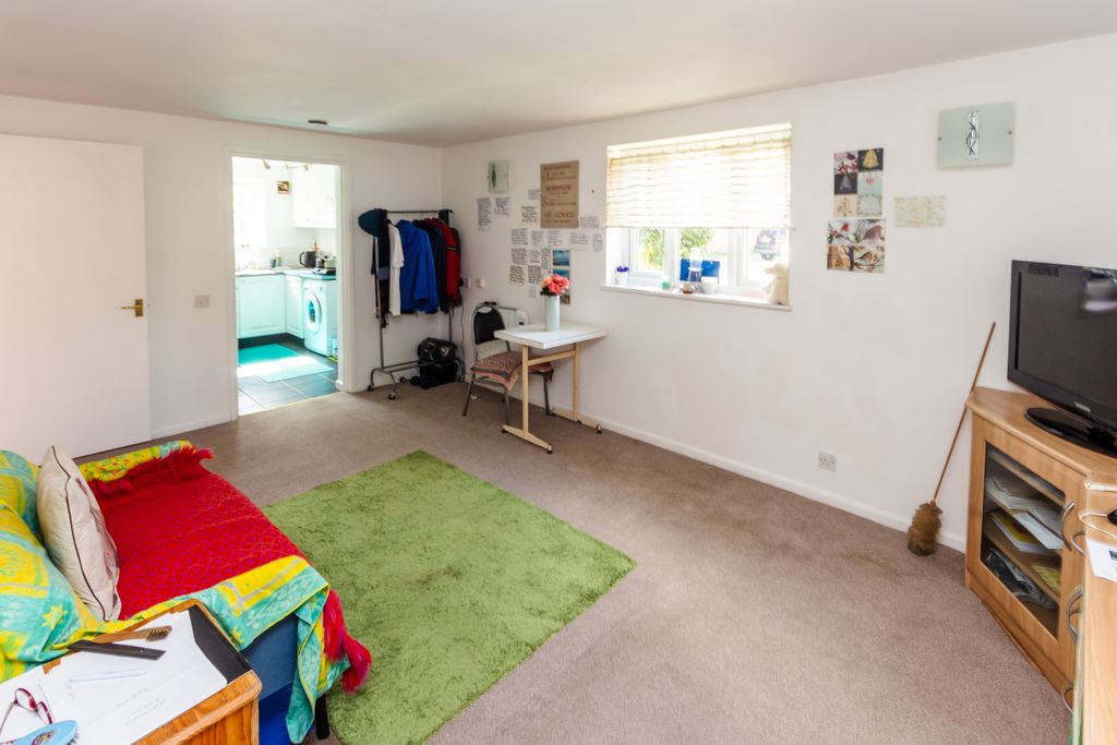 Property photo 2 of 7 Living