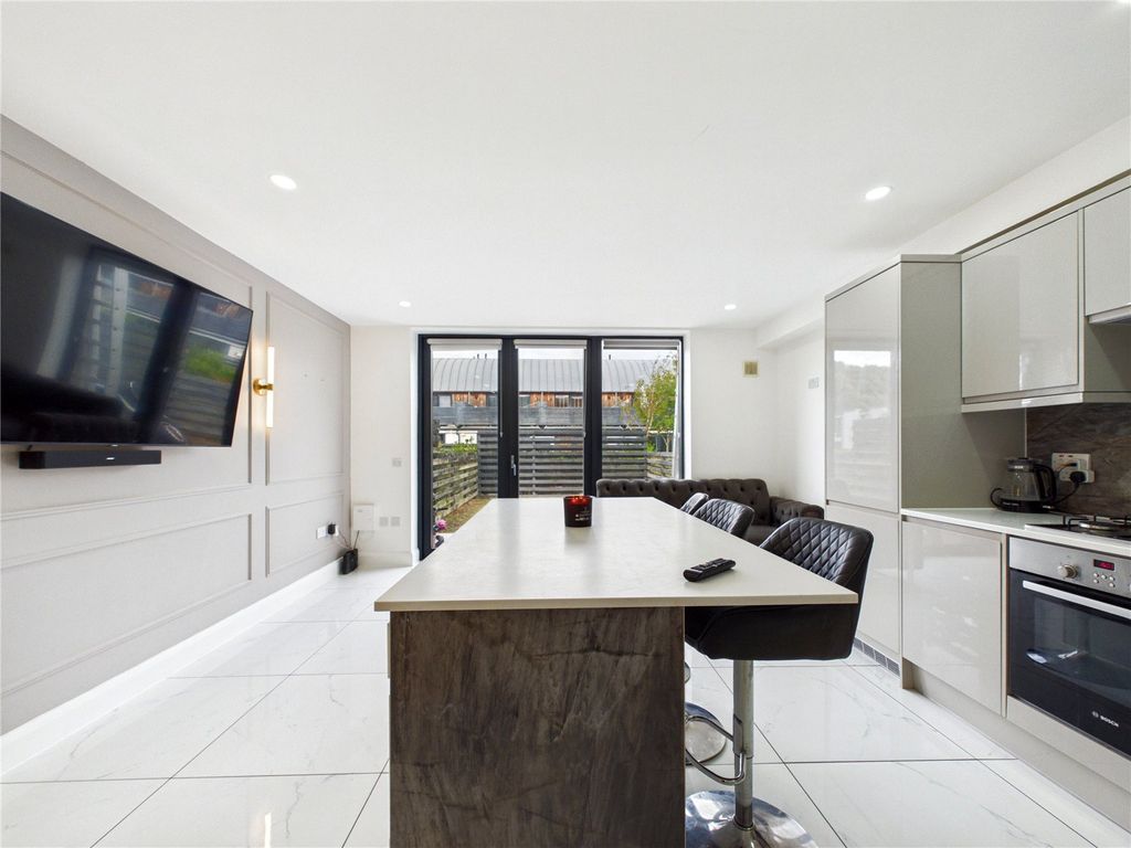 Property photo 2 of 33 Picture No. 06