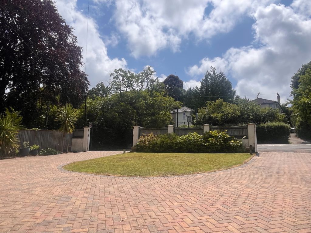 Property photo 2 of 41