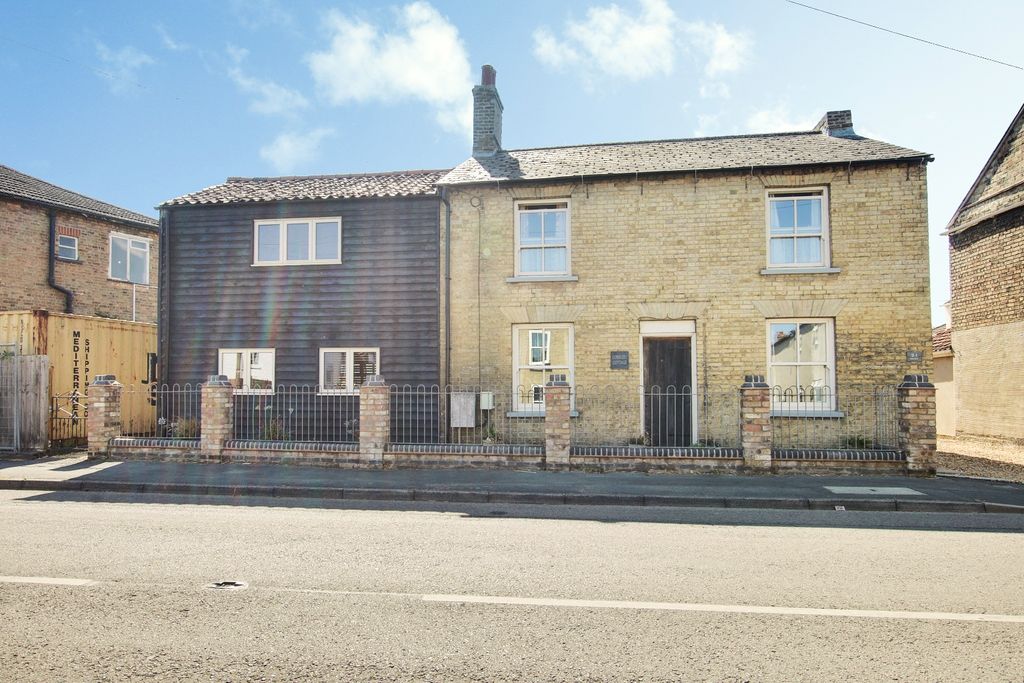 Property photo 2 of 25