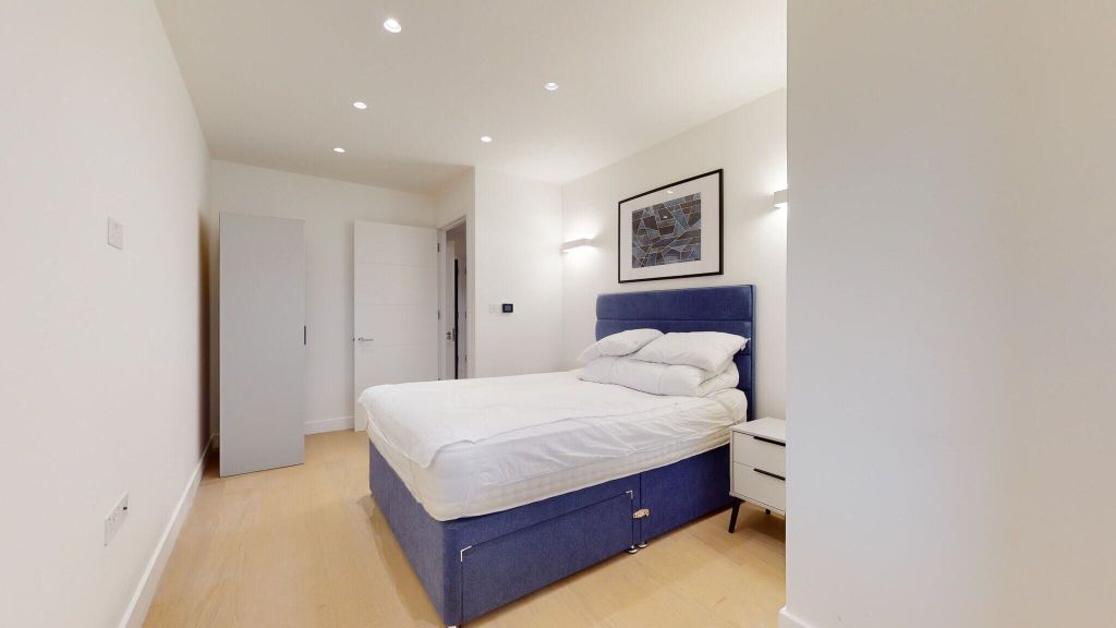 Property photo 3 of 10 Bedroom