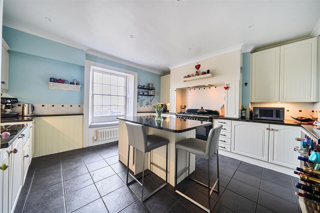 Property photo 3 of 22 Kitchen/Breakfast Room