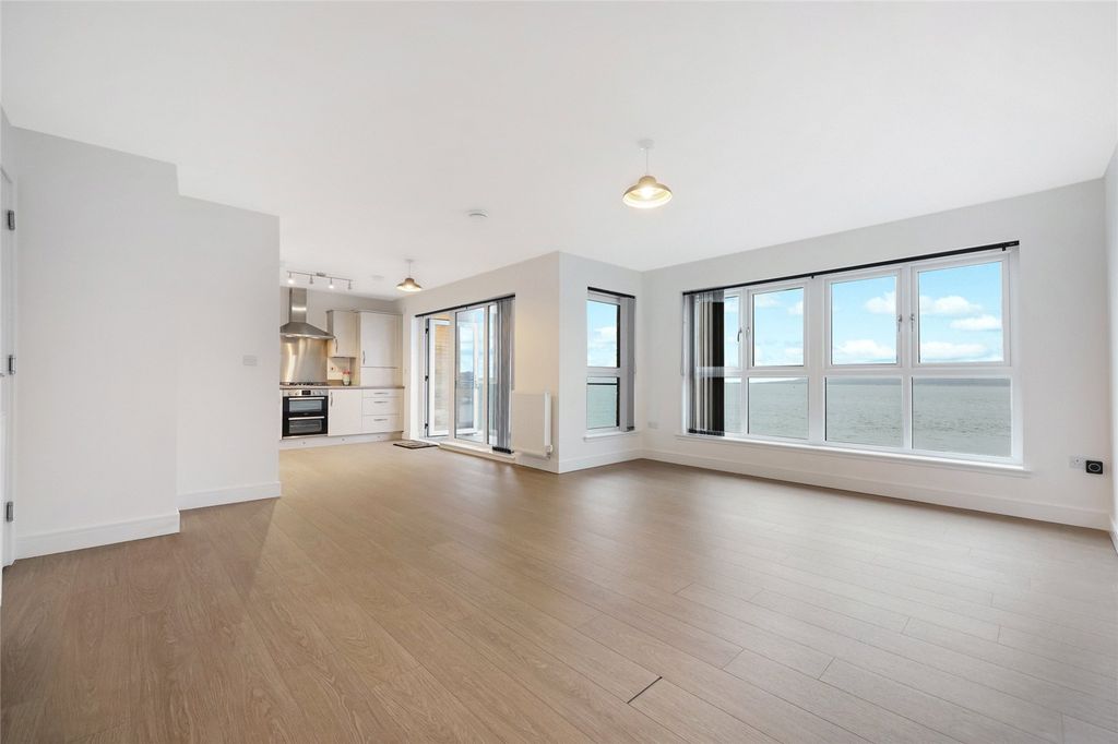 Property photo 3 of 18 Living/Dining Room