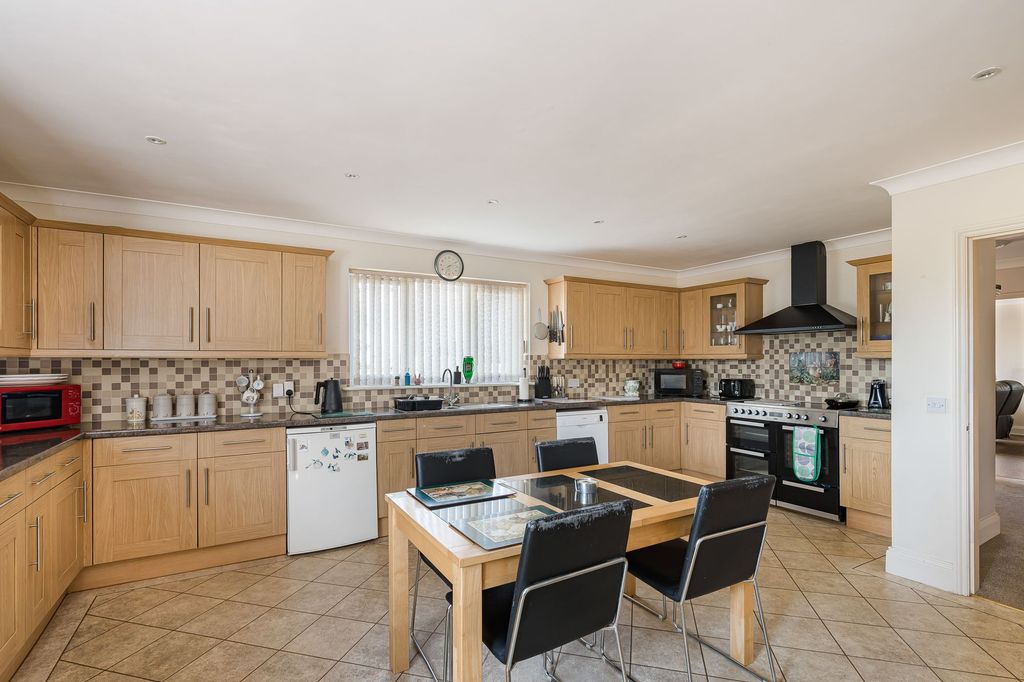 Property photo 3 of 47