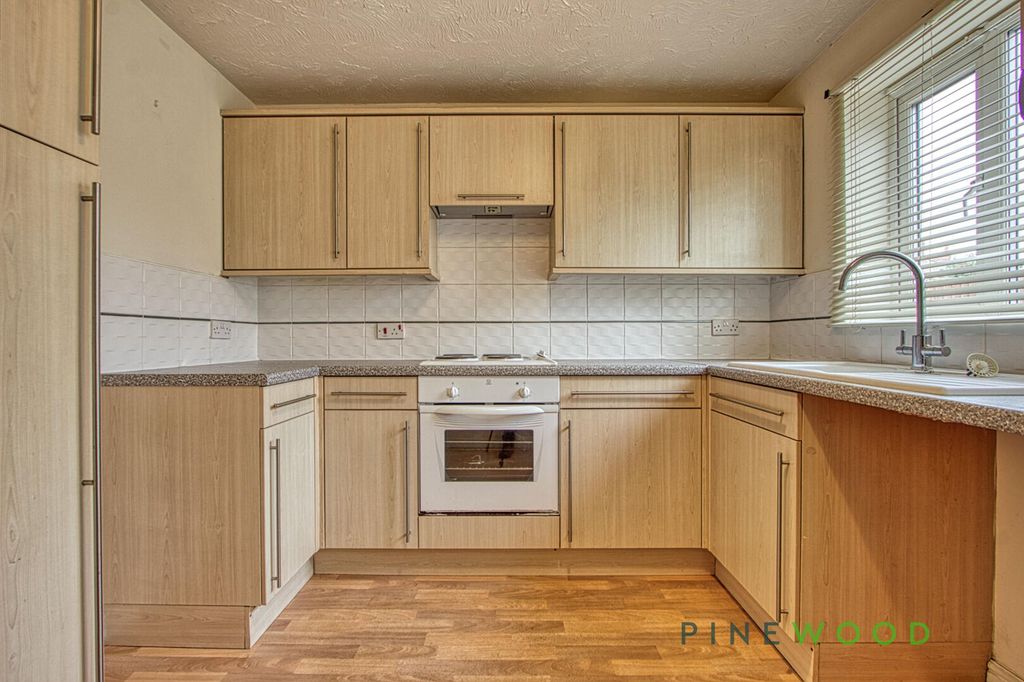 Property photo 3 of 14 Kitchen