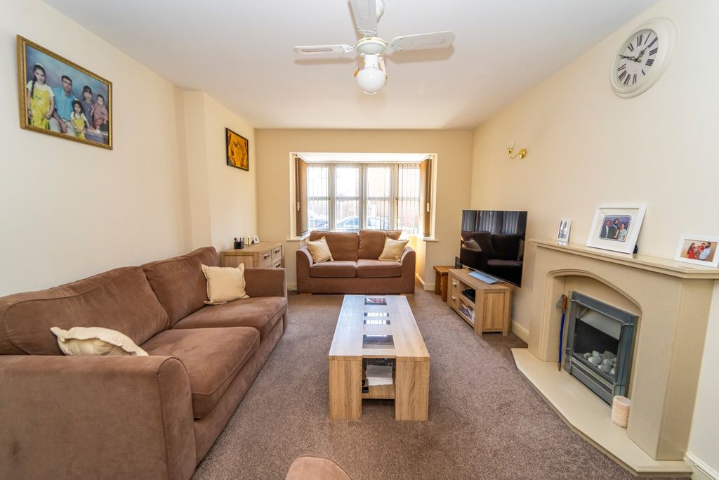 Property photo 2 of 31