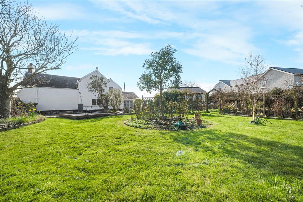 Property photo 3 of 28 10-P1432117.Jpg