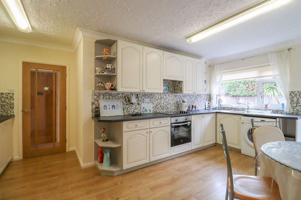 Property photo 2 of 17 4227794