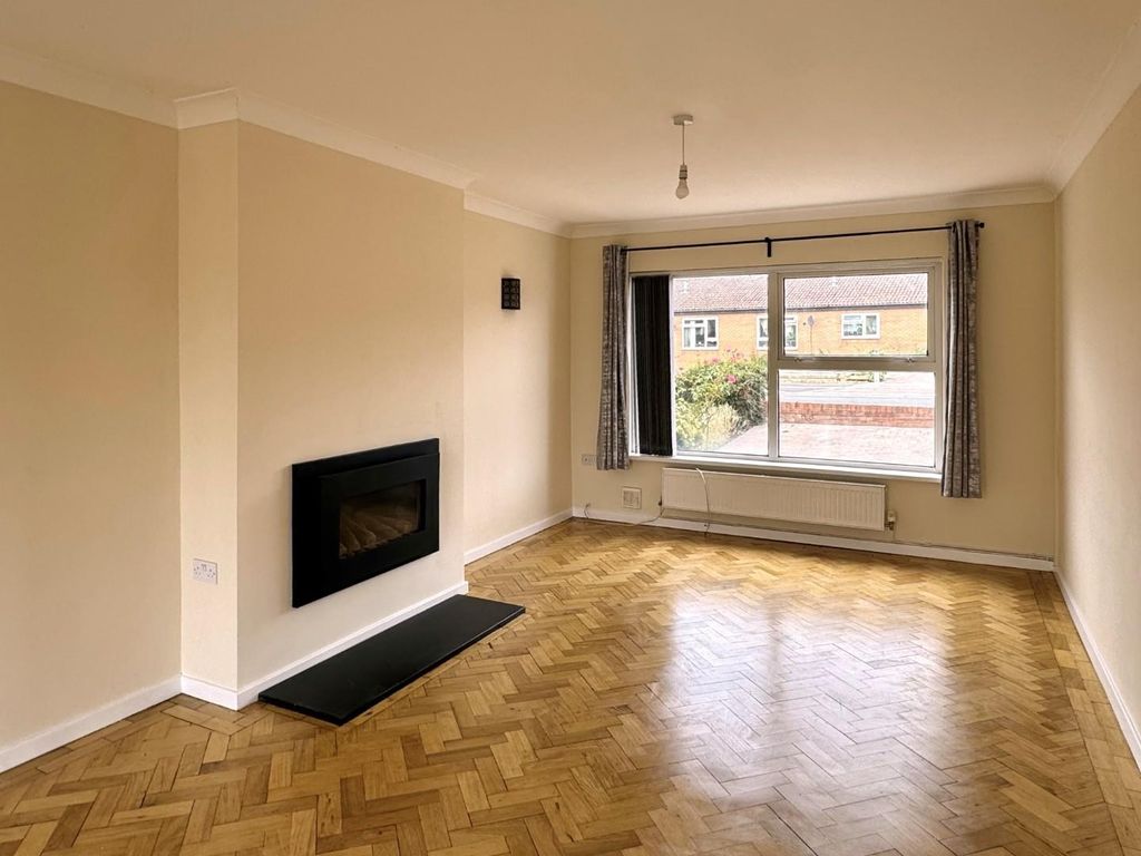 Property photo 2 of 17 Living/Dining Room